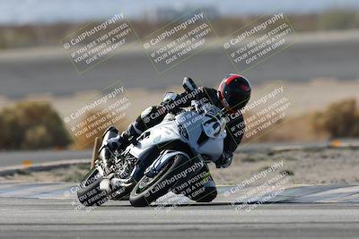 media/Nov-16-2025-Race Pace (Sun) [[8c5fa54630]]/Non Verified Riders (1st 20 Minutes)/1-Turn 14 (10am)/